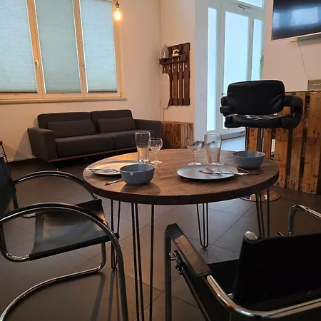 Apartment Luftiges Upcycling Im Eg - Zentral