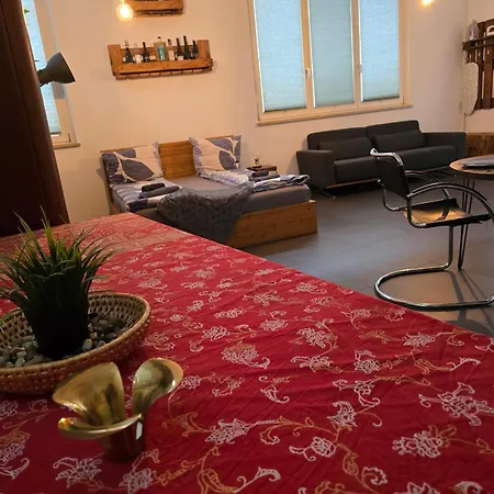Apartment Luftiges Upcycling Im Eg - Zentral *